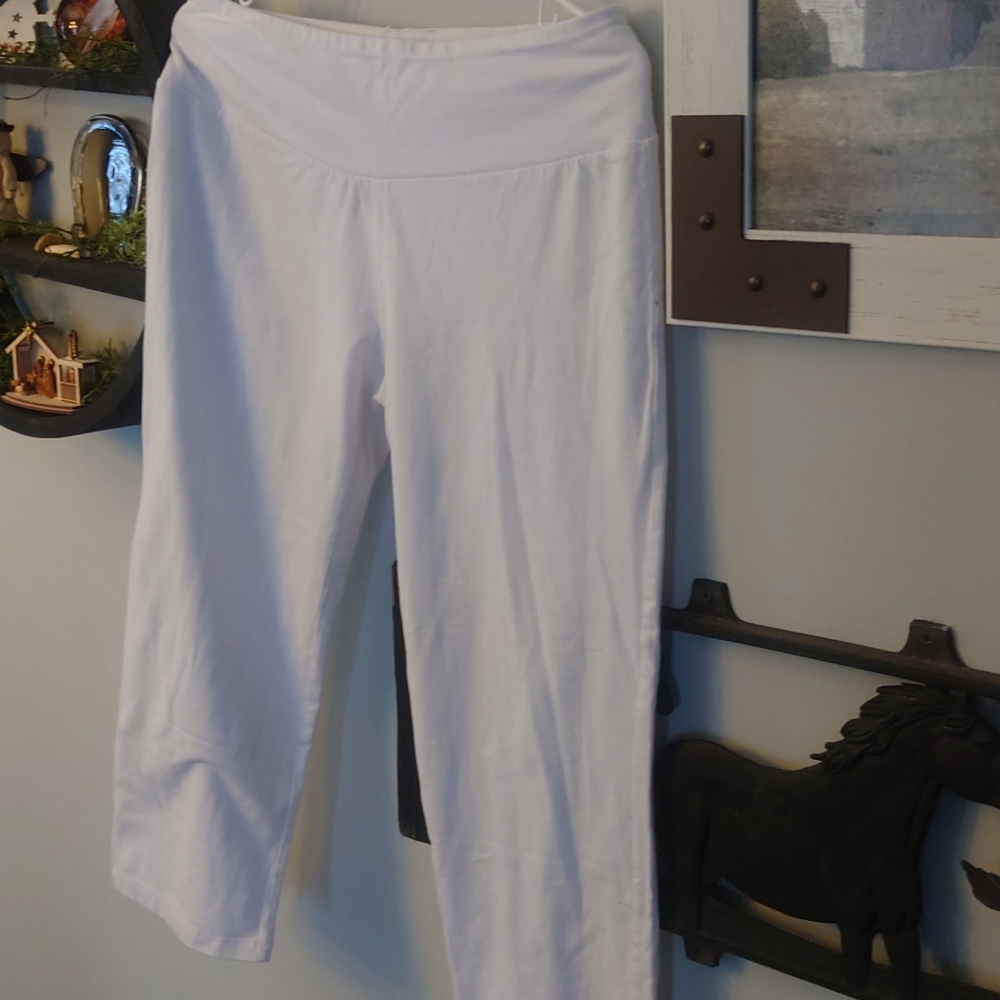 Slender shape capris